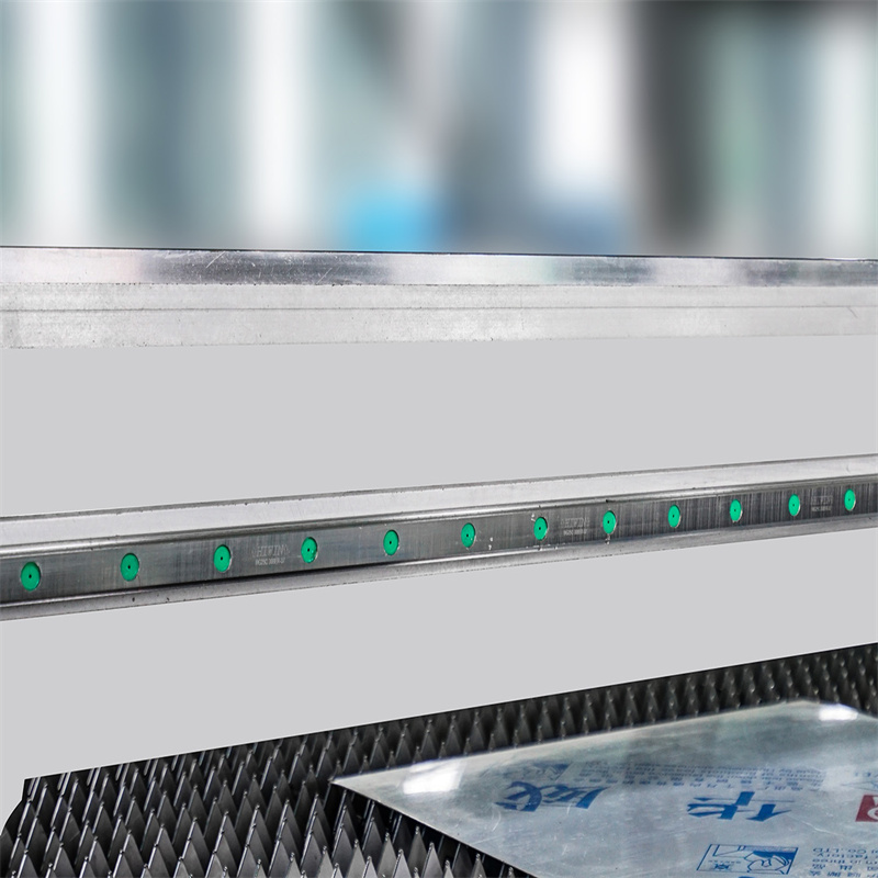 چائنا آئرن لیزر کٹنگ مشین کی قیمت 4000W میٹل شیٹ فائبر لیزر کٹنگ مشین
