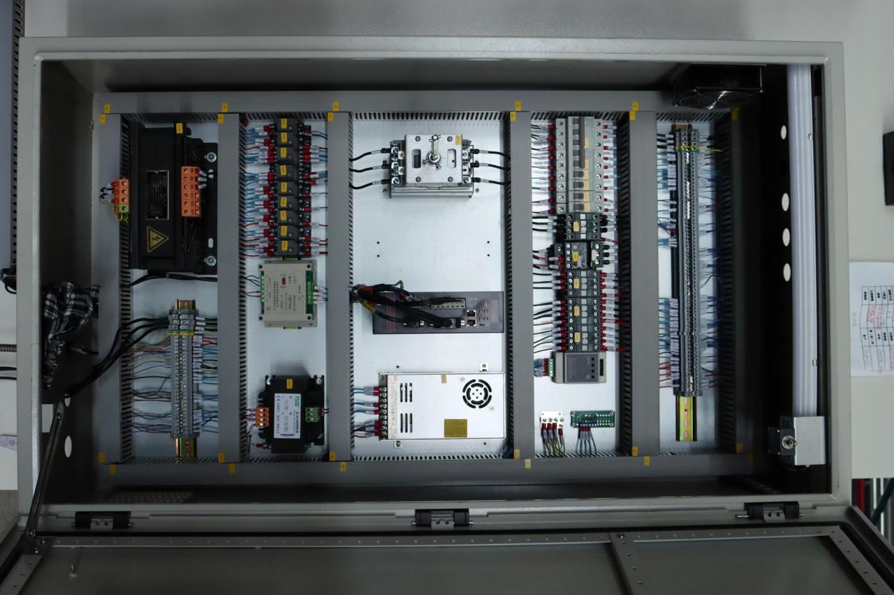 Cnc ہائیڈرولک پریس بریک مشین موڑنے والی سرو الیکٹرک پریس بریک 40T