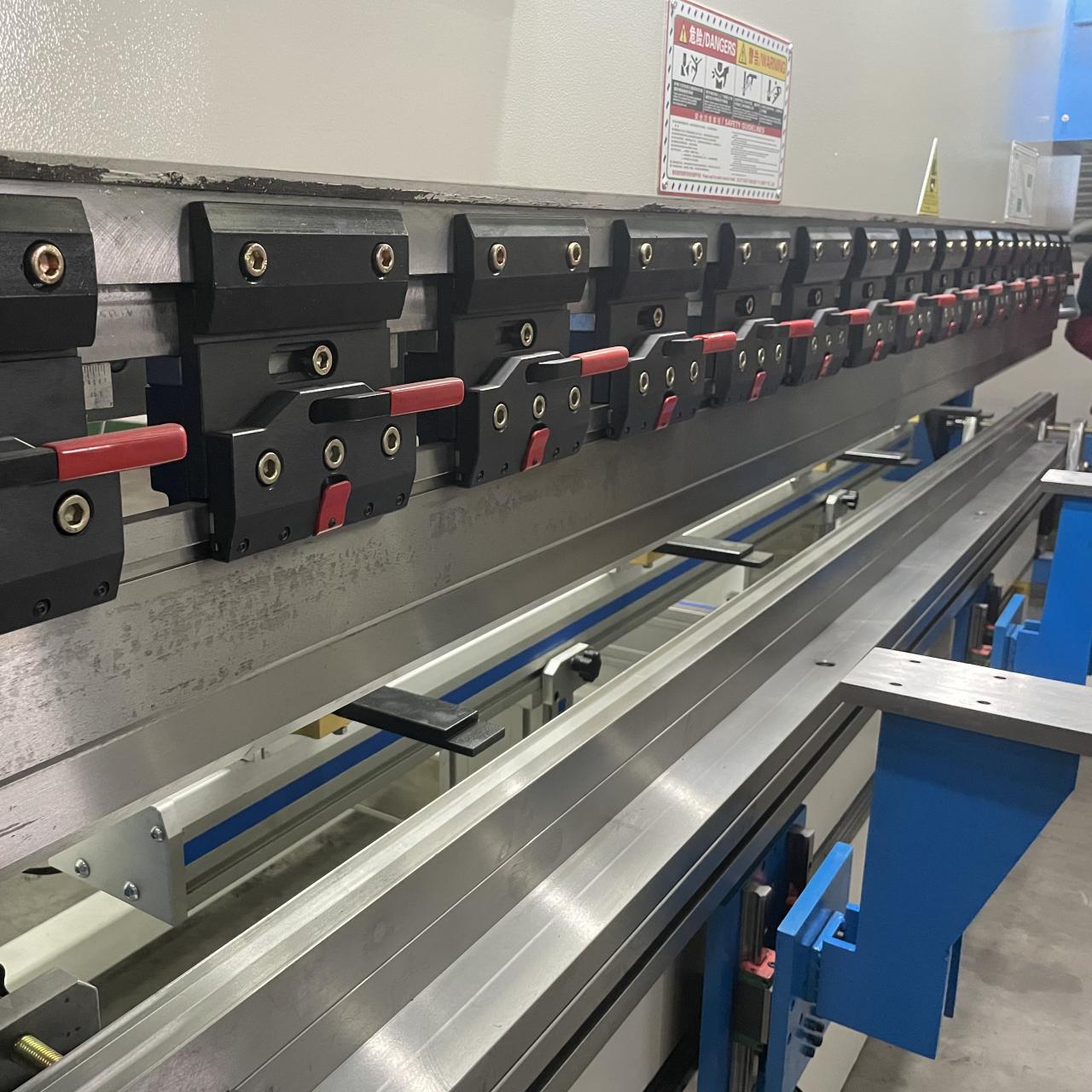 High Quality 3m Press Brake Machine Hydraulic 100 Ton For Sheet Metal Bending شیٹ میٹل موڑنے کے لیے ہائی کوالٹی 3m پریس بریک مشین ہائیڈرولک 100 ٹن
