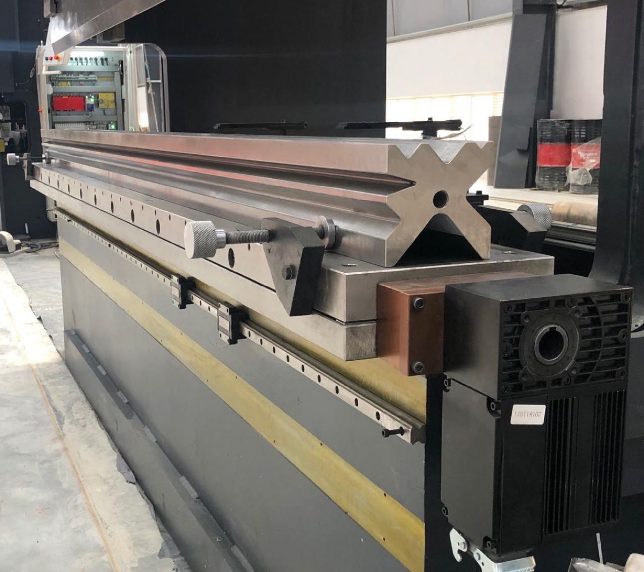 High Quality 3m Press Brake Machine Hydraulic 100 Ton For Sheet Metal Bending شیٹ میٹل موڑنے کے لیے ہائی کوالٹی 3m پریس بریک مشین ہائیڈرولک 100 ٹن
